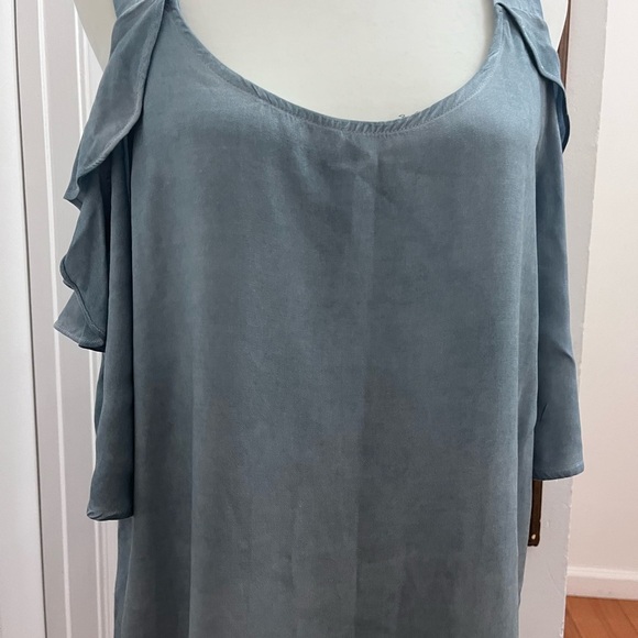 Elegant Blue Sleeveless Dress - Picture 2 of 7